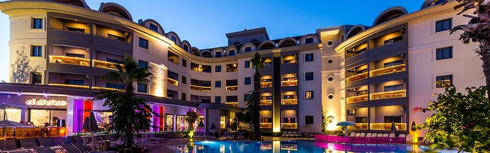 Costa Mare Suites 马尔马里斯 外观 照片